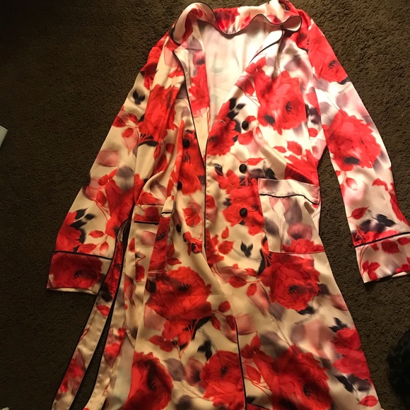 Chinese Floral Robe - Picture 1 of 2